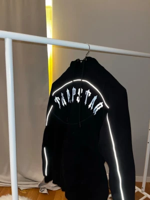 Trapstar Hoodie - Trapstar Hoodie, del av en tracksuit