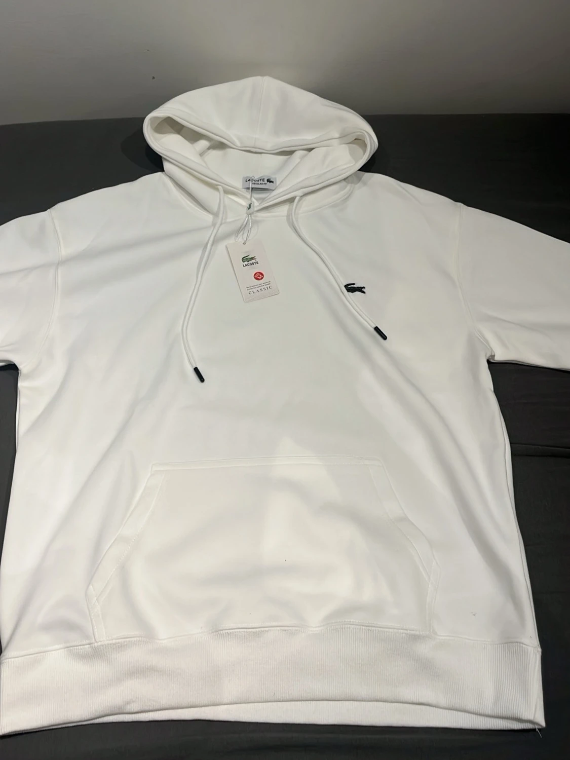 Vit hoodie från Lacoste med huva