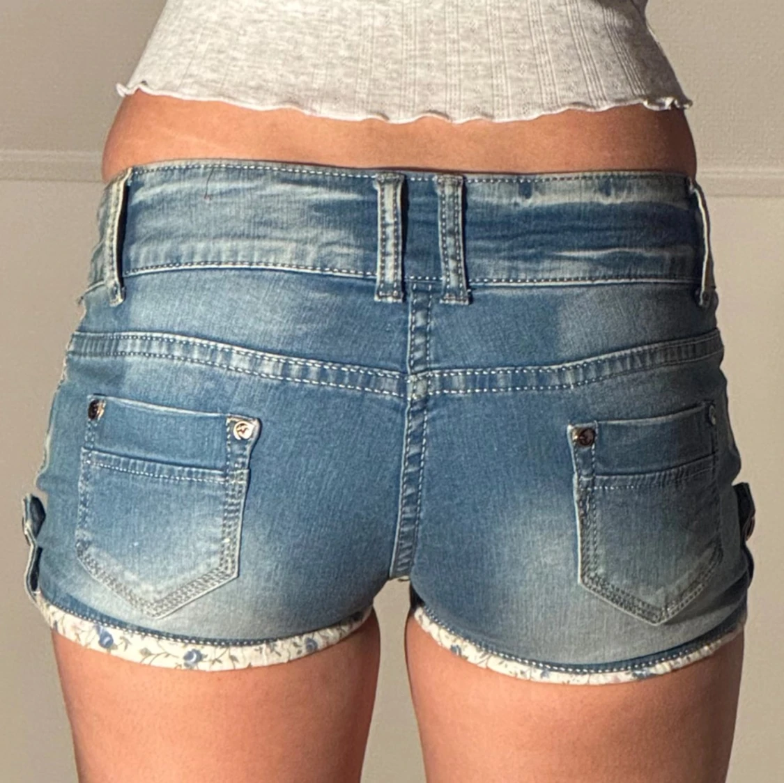 Lågmidjade jeansshorts  - 2