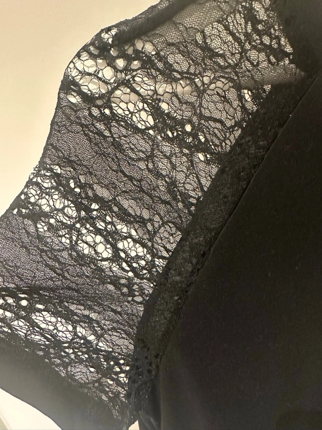 Svart topp med spets från Jacqueline de Yong storlek M - 2