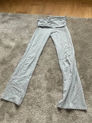 Gina Tricot yoga pants gråa - Använt några gånger så nästan helt nya🍪⭐️