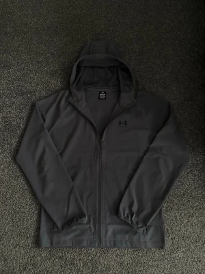 Under Armour vindjacka - Nyskick