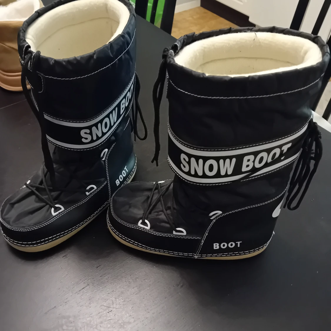 Snow boots