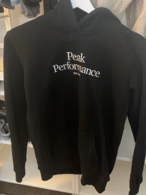 peak hoodie  - fin peak hoodie i bra skick! pris kan diskuteras