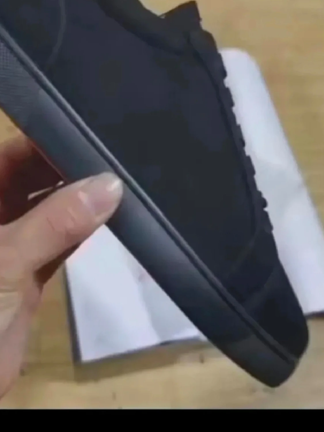 Svarta sneakers med röd sula - 1