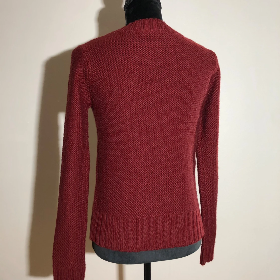 Vinröd stickad ulltröja - 1