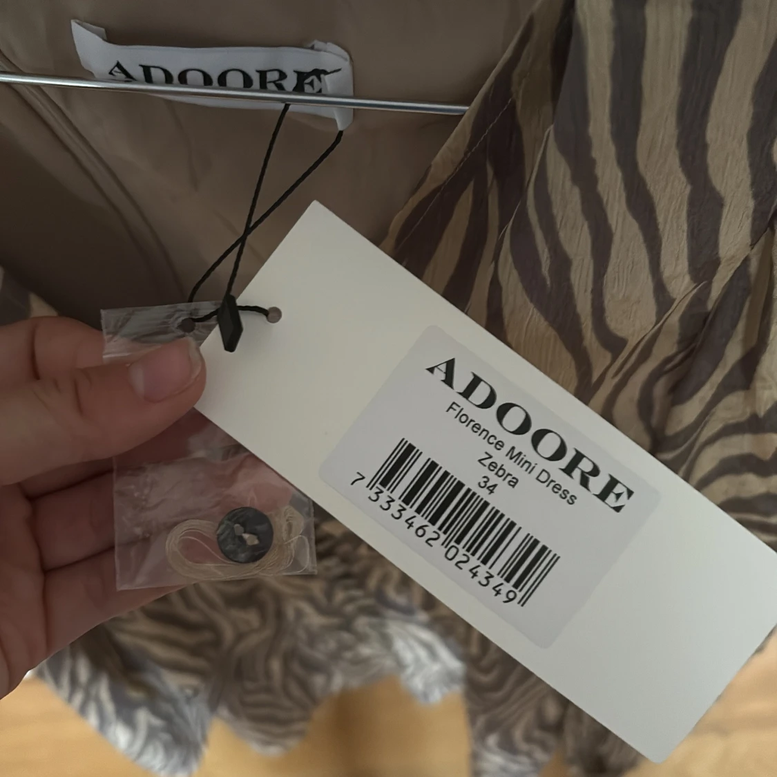 Zebramönstrad Florence Mini Dress från Adoore - 2