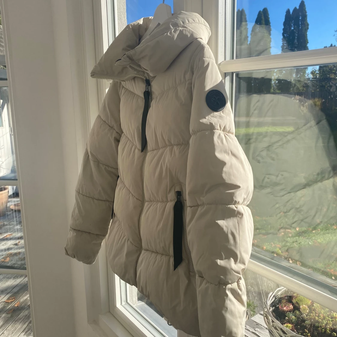 Beige pufferjacket från Everest - 1