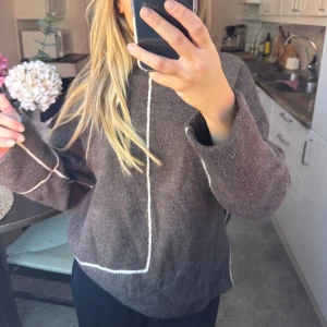 Stickad tröja - Stickad tröja från Zara, använd 1 gång🌸