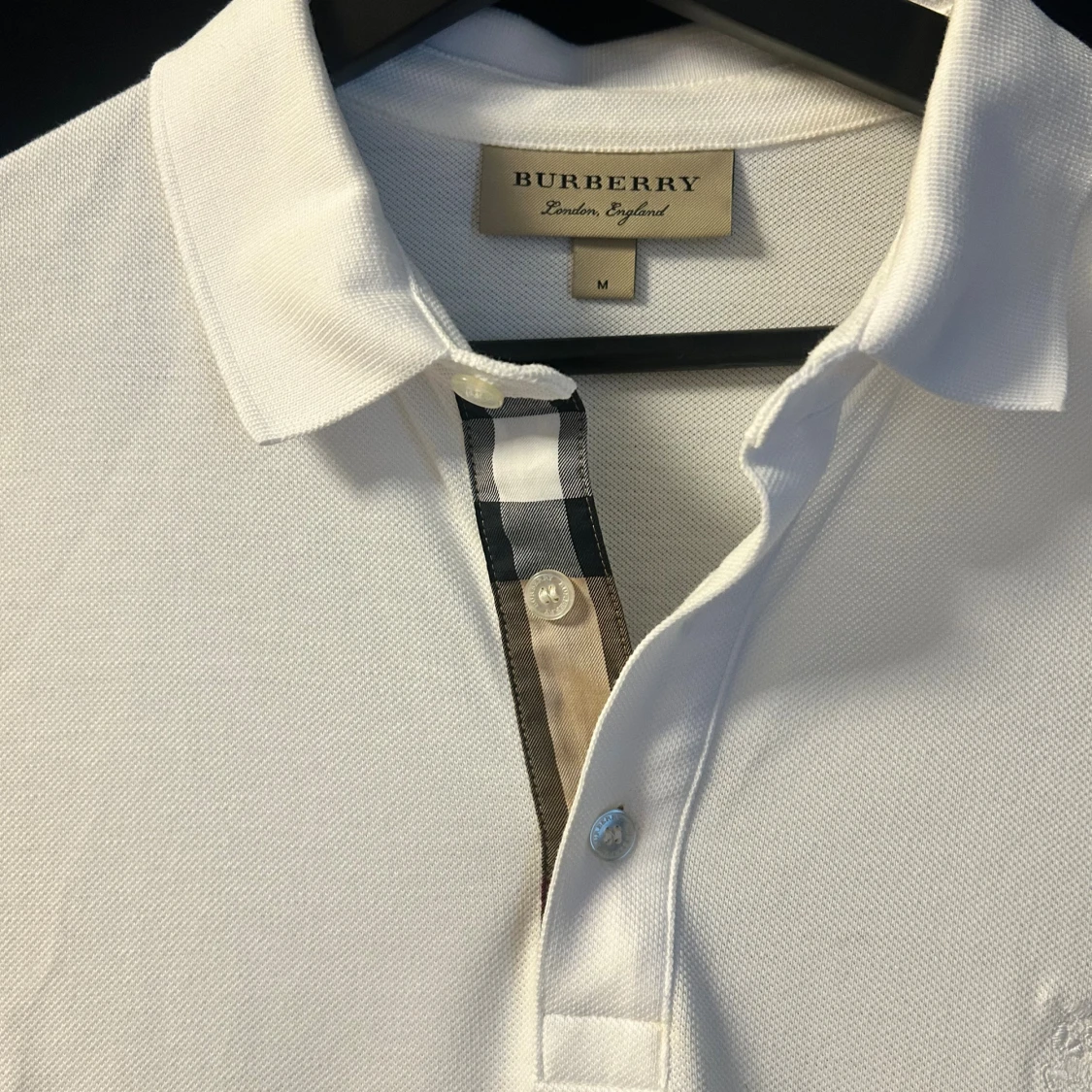 Vit Burberry pikétröja  - 2