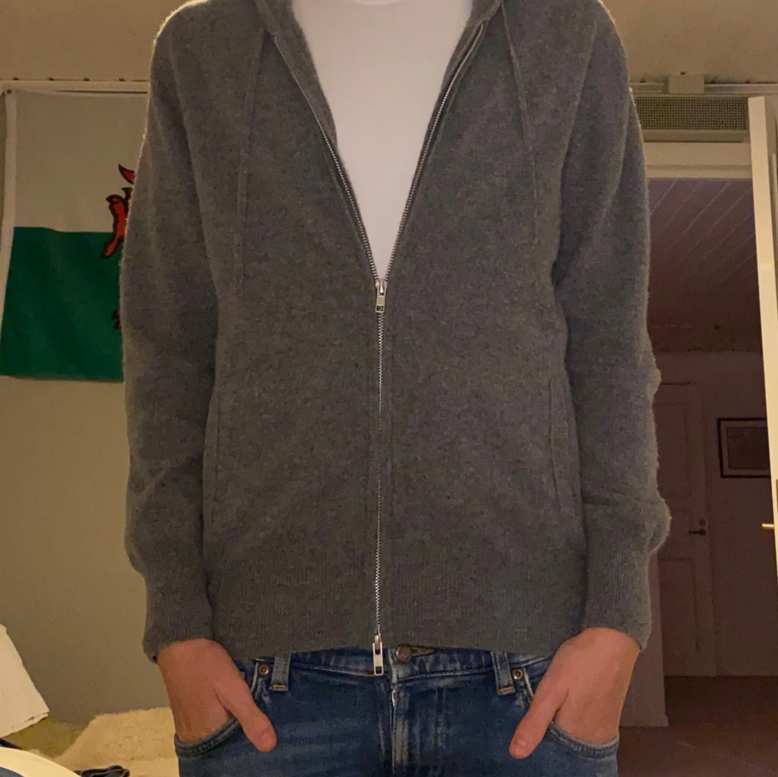 Grå kashmir hoodie från Soft Goat - 3