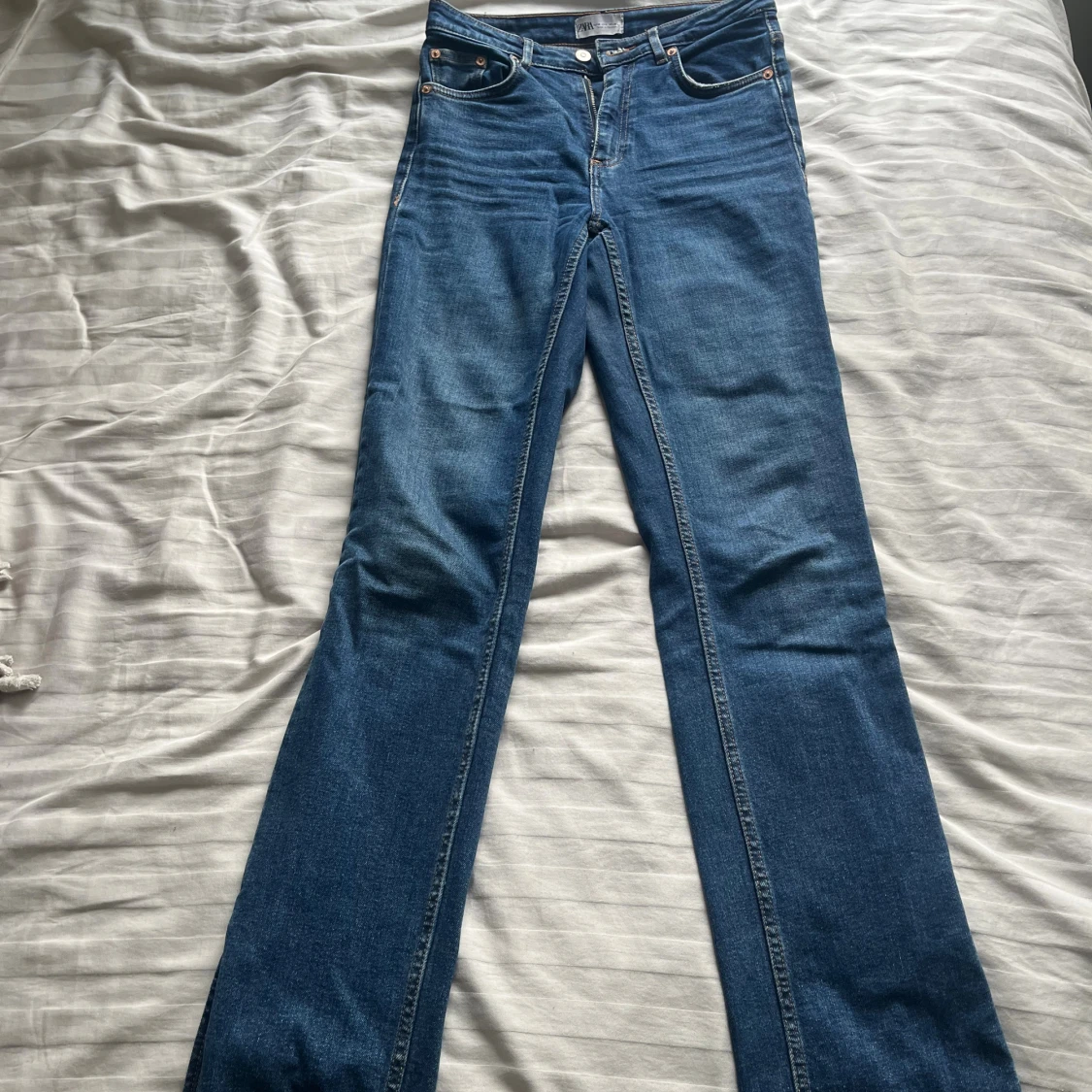 Mörka Zara jeans