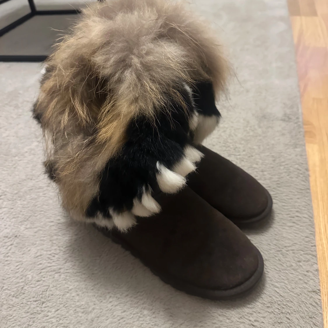 Bruna boots med fluffig päls