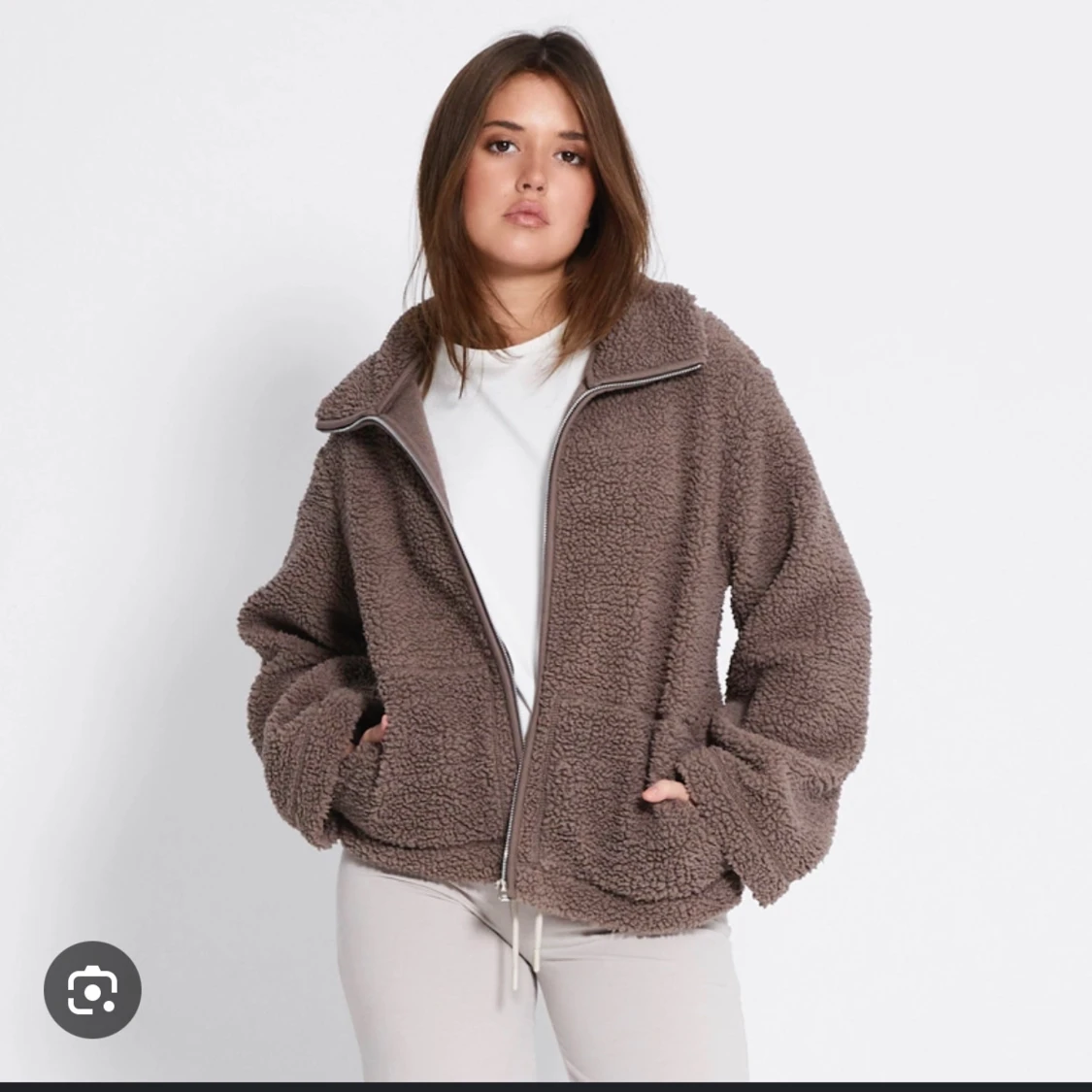 Brun teddyjacka med dragkedja