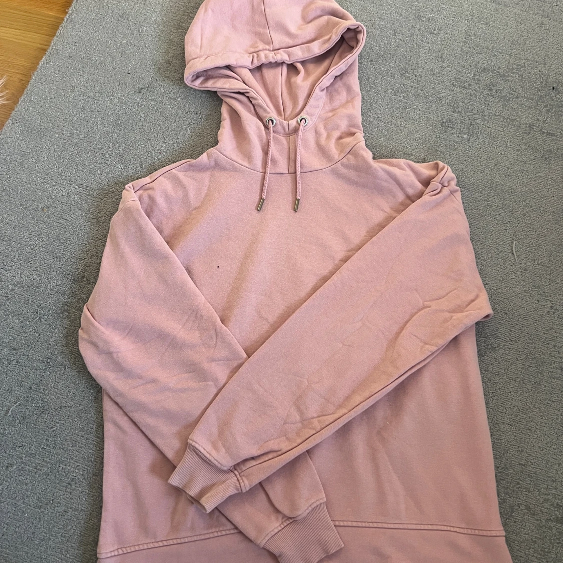 Ljusrosa hoodie från SOC