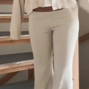 Hm set - Säljer detta hm set tillsammans. Båda plaggen är i storlek xs men känns inte för tajta. 