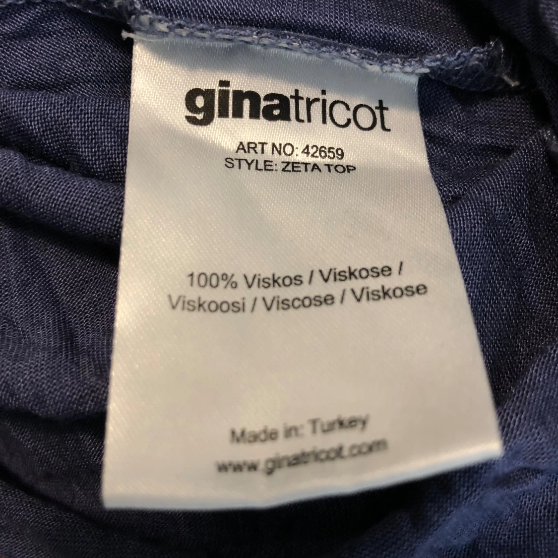 Blå topp med v-ringning - 3