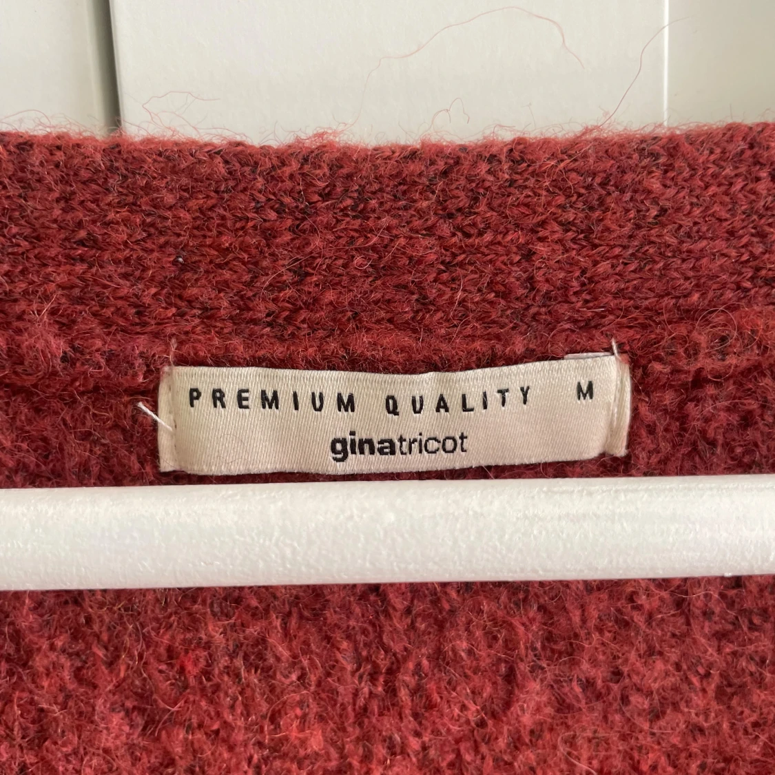 Röd stickad kofta  - 2