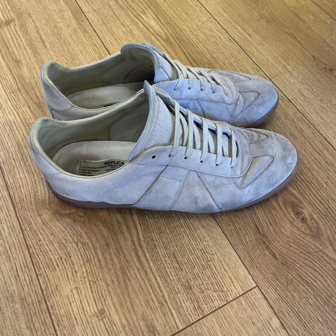 Beige sneakers från Maison Margiela