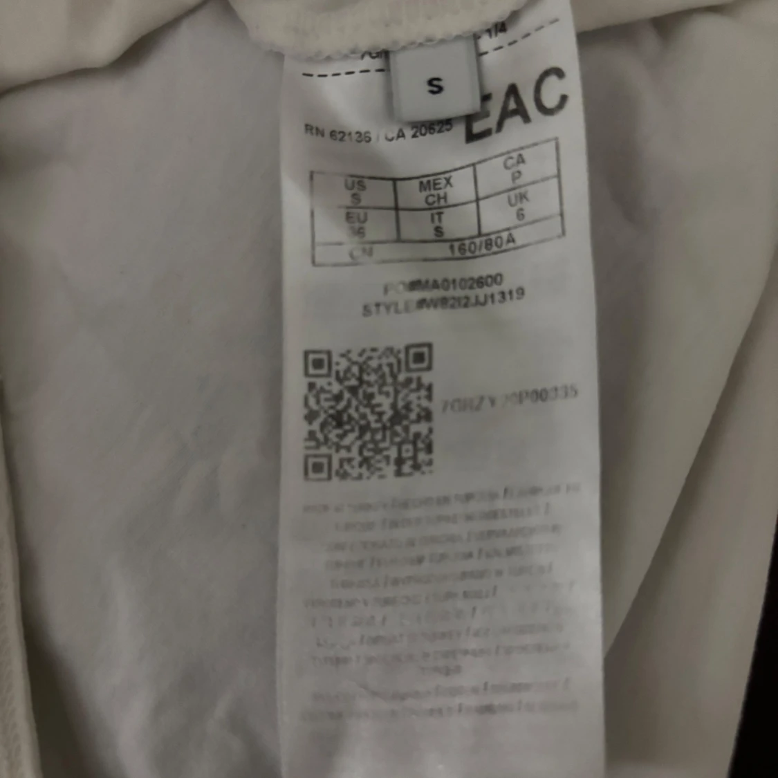 Vit t-shirt från Guess med logga - 1