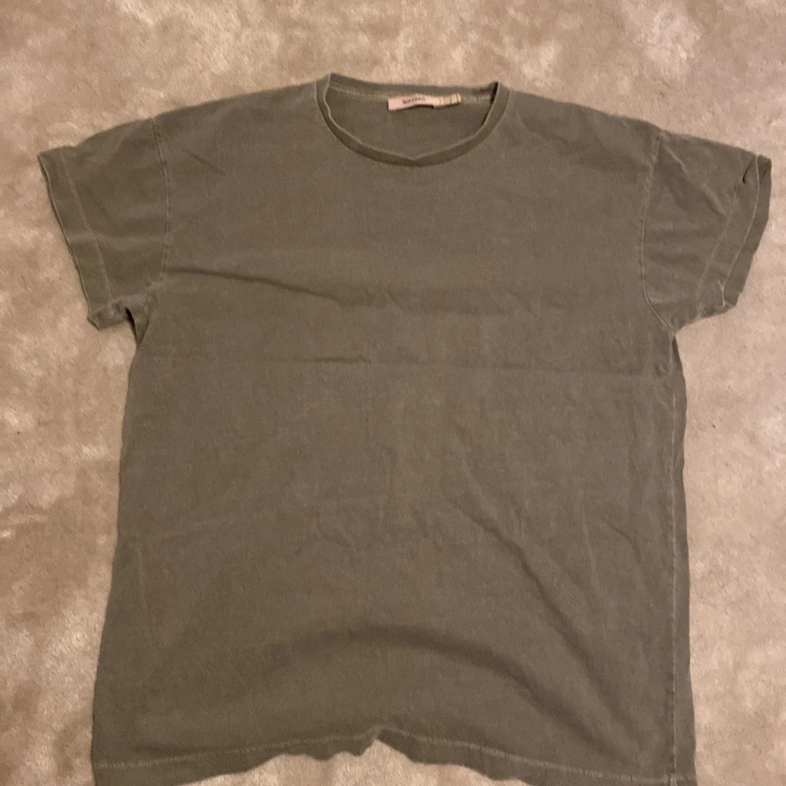 Grå/Grön T-shirt från Whyred