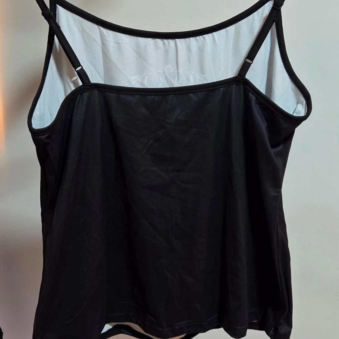 Svart linne med tryck och tunna band, Stl M - 1