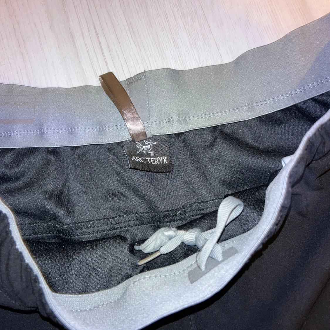 Svarta Arc'teryx byxor  - 3