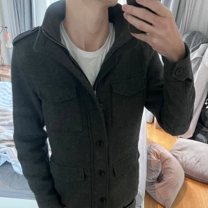 Fodrad overshirt från Jack&Jones - Stilren fodrad overshirt från Jack&Jones, perfekt nu till hösten🍁| Storlek S | Mycket bra skick✅|