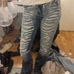 Jaded London jeans - Säljer mina skit snygga jaded london jeans. Väldigt eftertraktade. Tyvär lite stora för mig. ☹️ är 170cm och dem är bra i längden 🥰