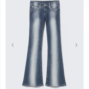 Cheap monday jeans - Blå vita jeans från weekday💞skicka gärna prisförslag 