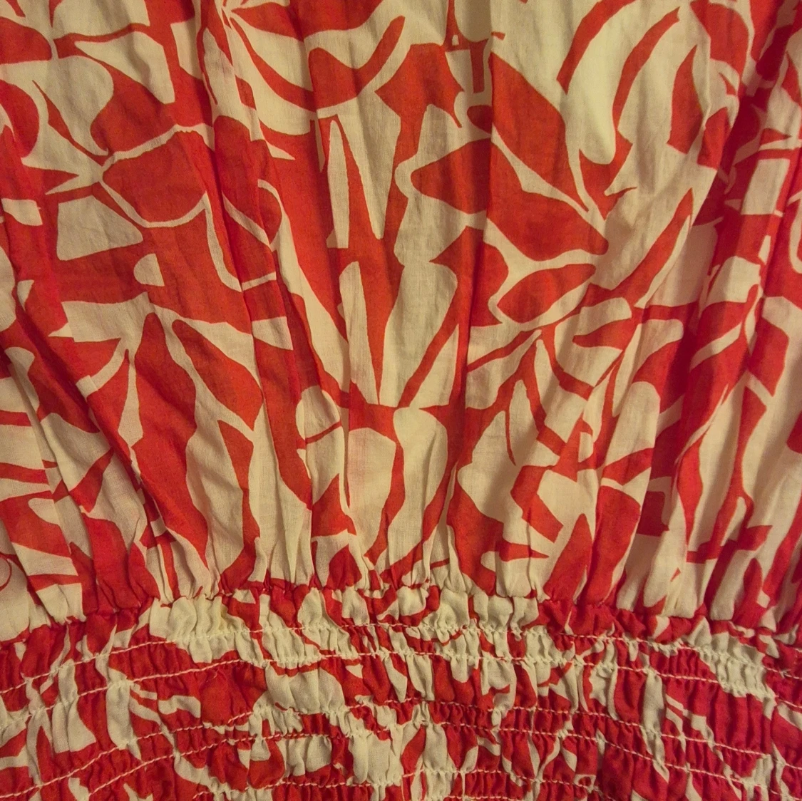 Rödvit långkjol från Lindex, stl S - 2