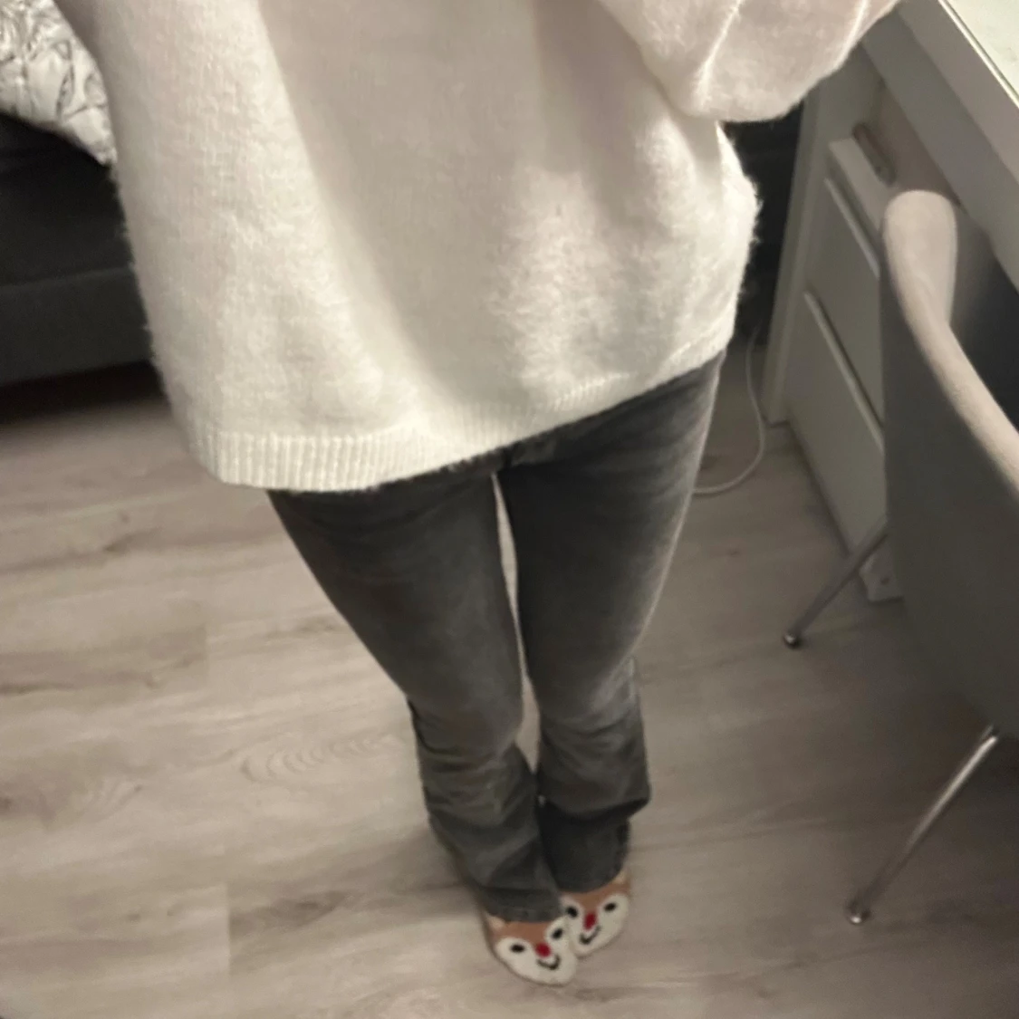 Grå bootcut jeans med tvättad look - 2