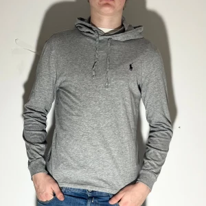 Ralph lauren hoodie  - Säljer en lite tunnare ralph lauren hoodie i mycket bra skick. Kontakta gärna vid intresse🤗