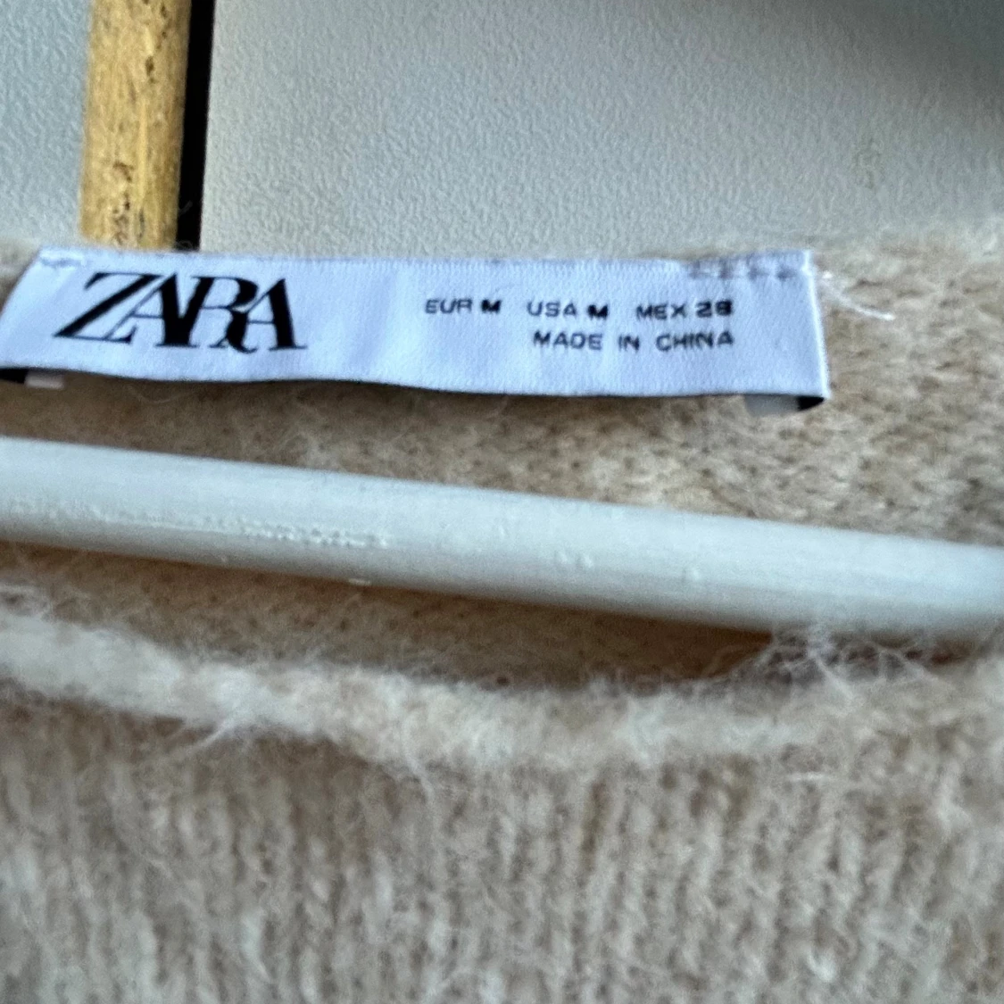 Beige offshoulder stickad tröja Zara - 1