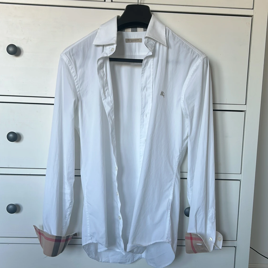 Vit Burberry Brit skjorta med rutiga detaljer