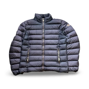 Colmar jacka - Hej! Säljer nu min jacka från märket Colmar, storlek 46/S, bra skick. Tveka inte på att höra av dig om du har frågor eller funderingar kring jackan!