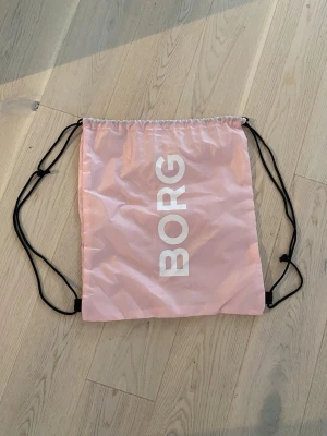 Väska - Ljusrosa träningsväska från Björn Borg 