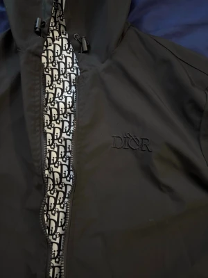 Dior Jacka - Dior jacka, i storlek S. Går att vända ut så det blir som 2 jackor. 
