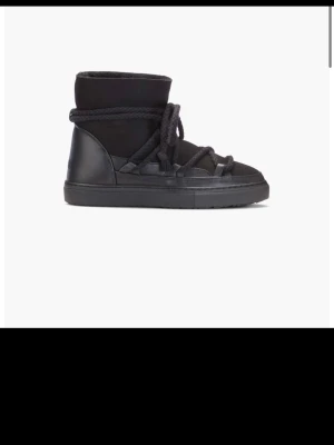 skor  Inuikii - säljer dessa i bra skick inga defekter 