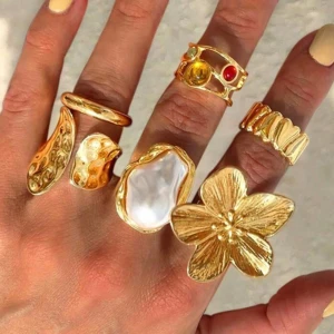 Unika ringar  med pärldetalj - Ringarna är nya, säljs alla för 100kr