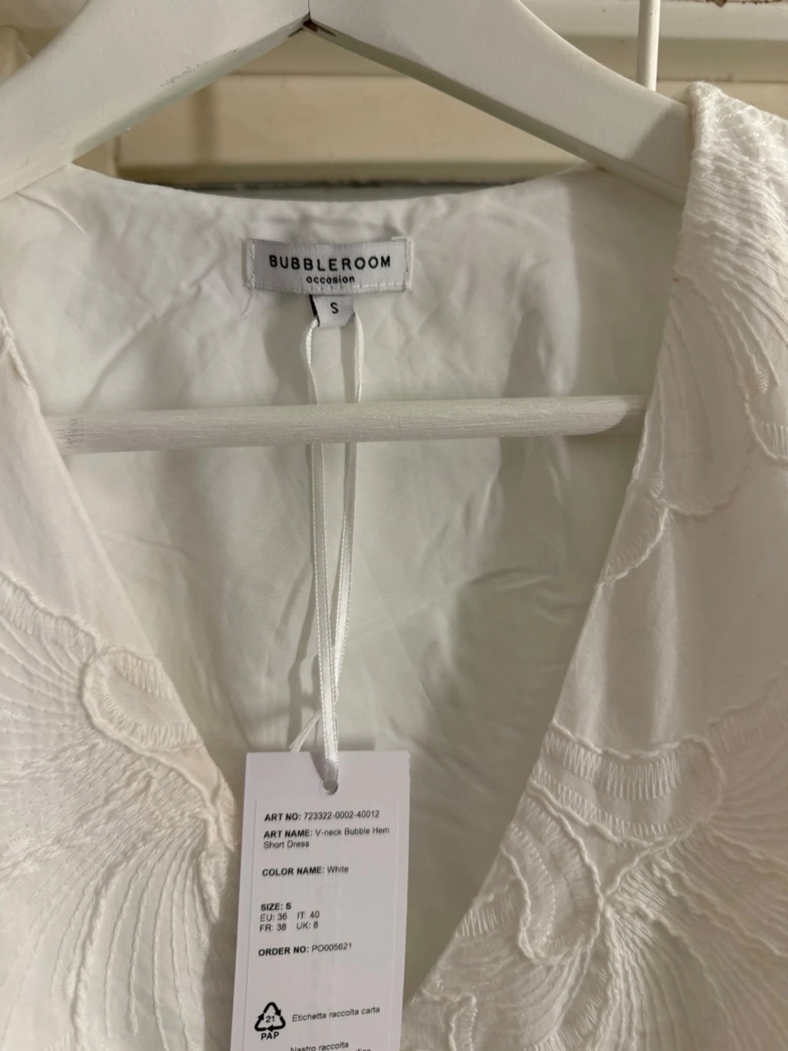 Vit kort klänning med puffärm - 1