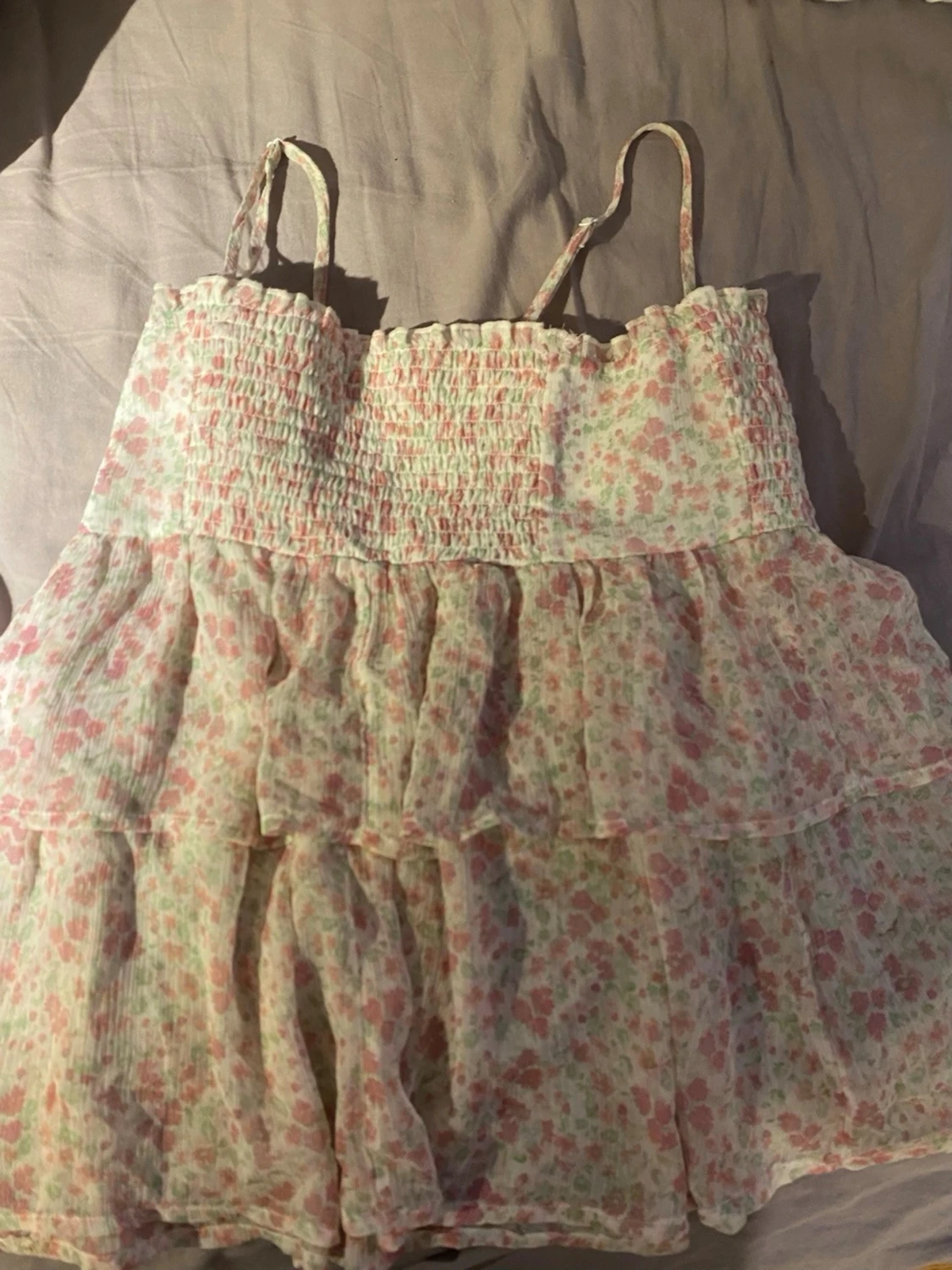 Blommig volangtop med smock