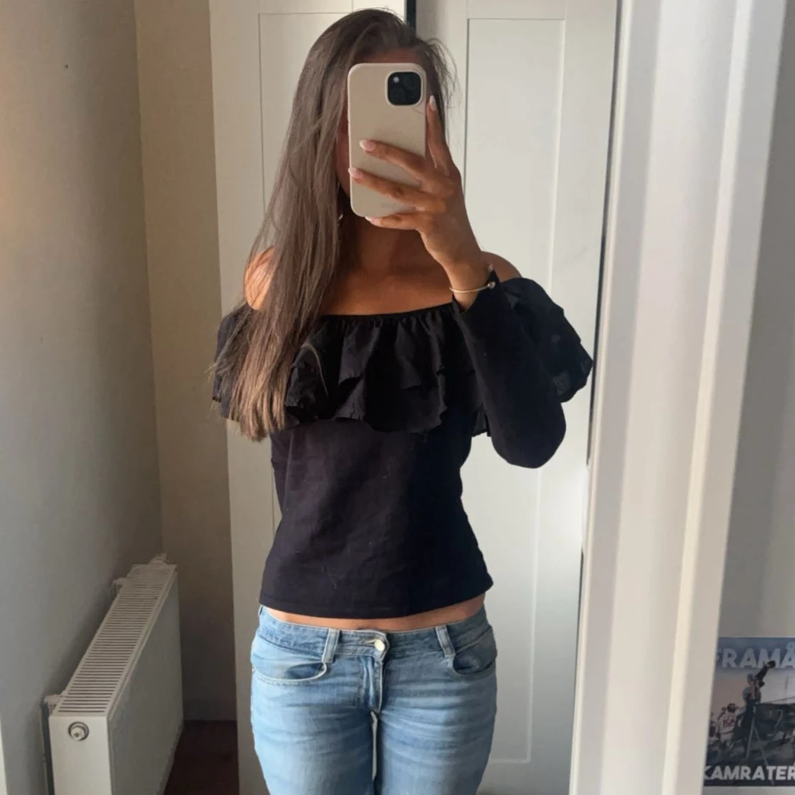 Svart offshoulder topp med volang H&M