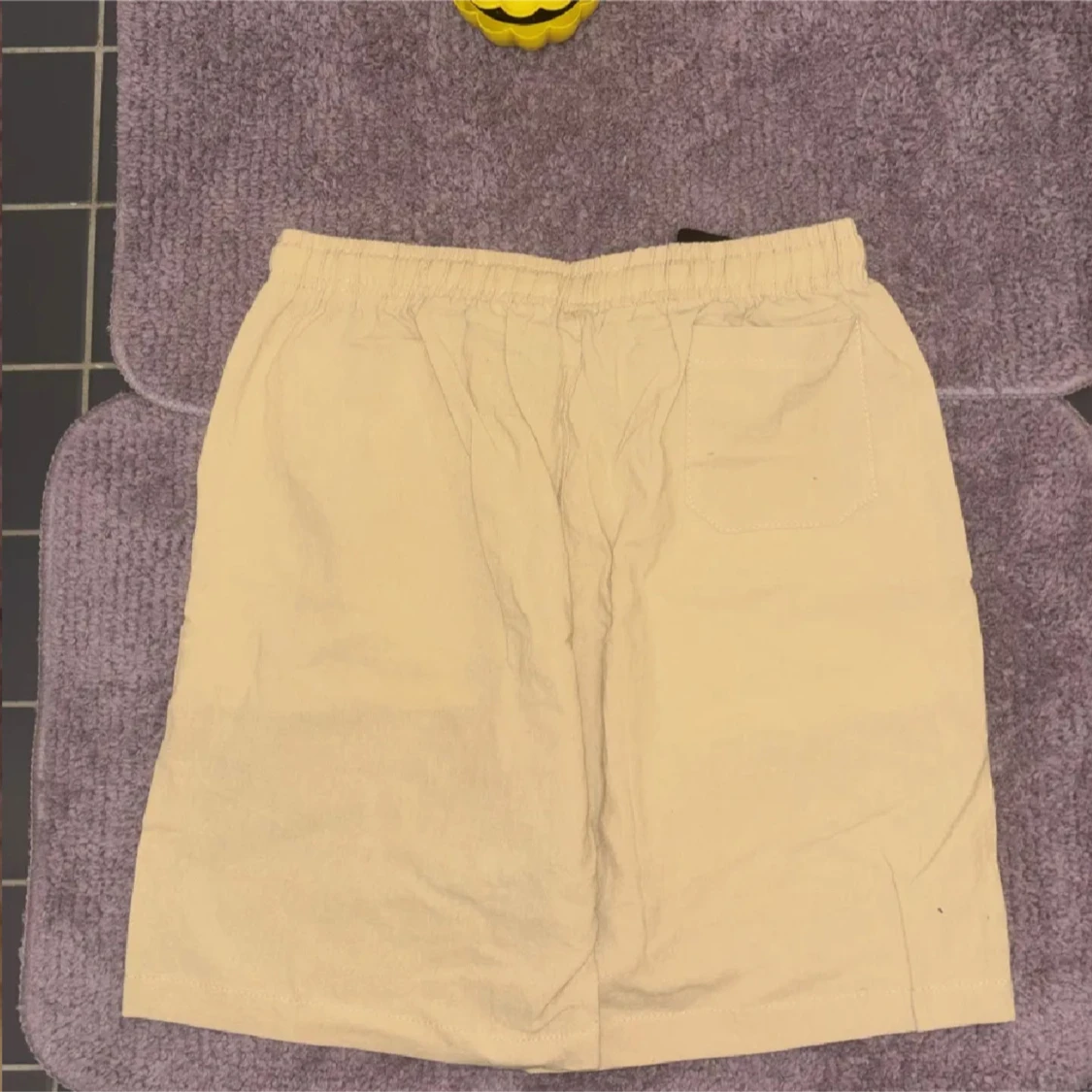 Beige shorts med snörning SPORT - 2