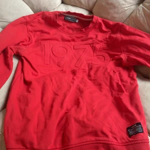Röd Jack and jones tröja - (Storlek S) ,För liten på mig men perfekt för hösten !