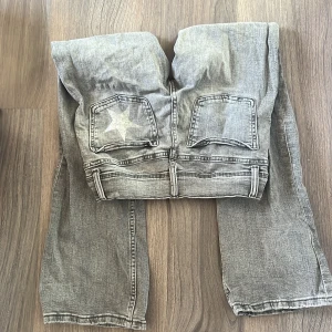 Gina - Gina jeans med en Cute stjärna på baksidan 