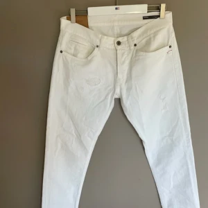 Dondup jeans  - Snygga vita jeans från dondup i skinny fit 
