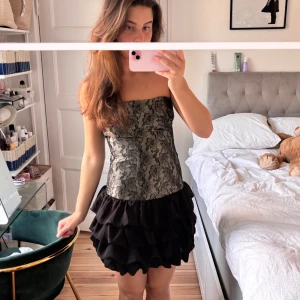 Klänning!  - Snygg klänning perfekt till festliga tillfällen nu i höst/vinter