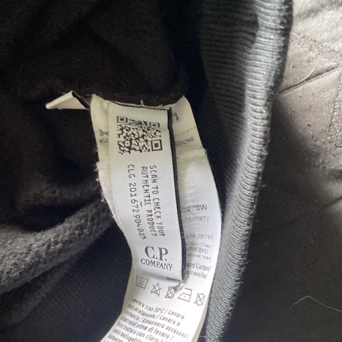 Svart hoodie från C.P. Company - 1