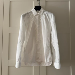 Givenchy Star Skjorta - Givenchy Star Skjorta - vit - 100% bomull - storlek 38 eu slim fit (passar S)
